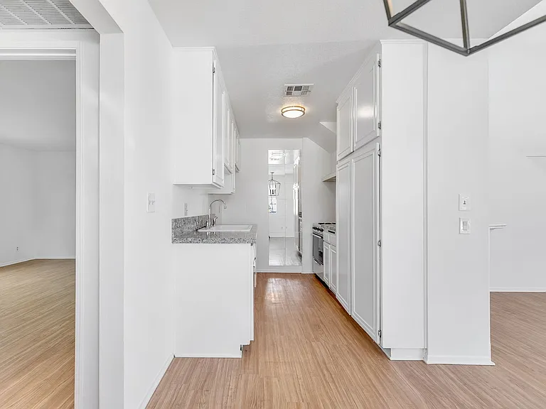 14455 Dickens St — Photo 12