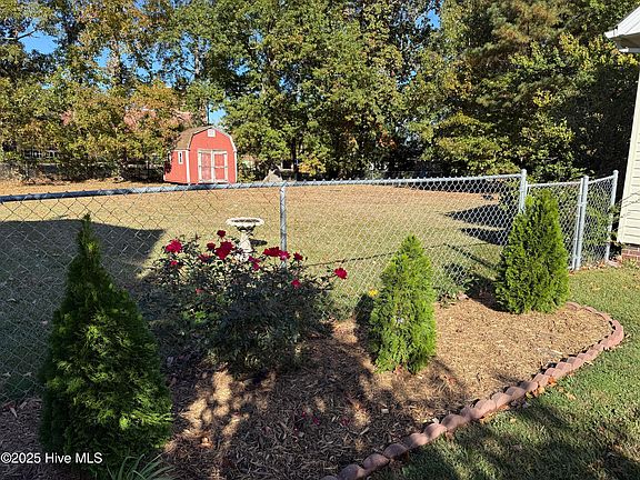 4th image of 1725 Edgewood Drive