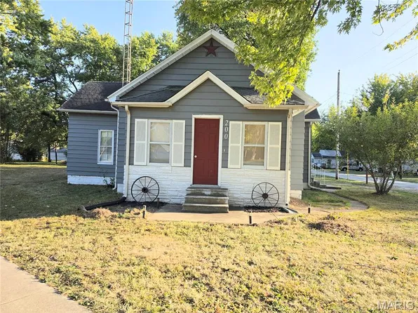 200 E Main St, Coffeen, IL 62017