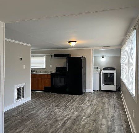 3rd image of 415 Landau Dr