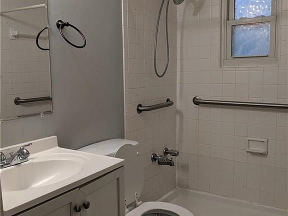 5th image of 219 W 81st St