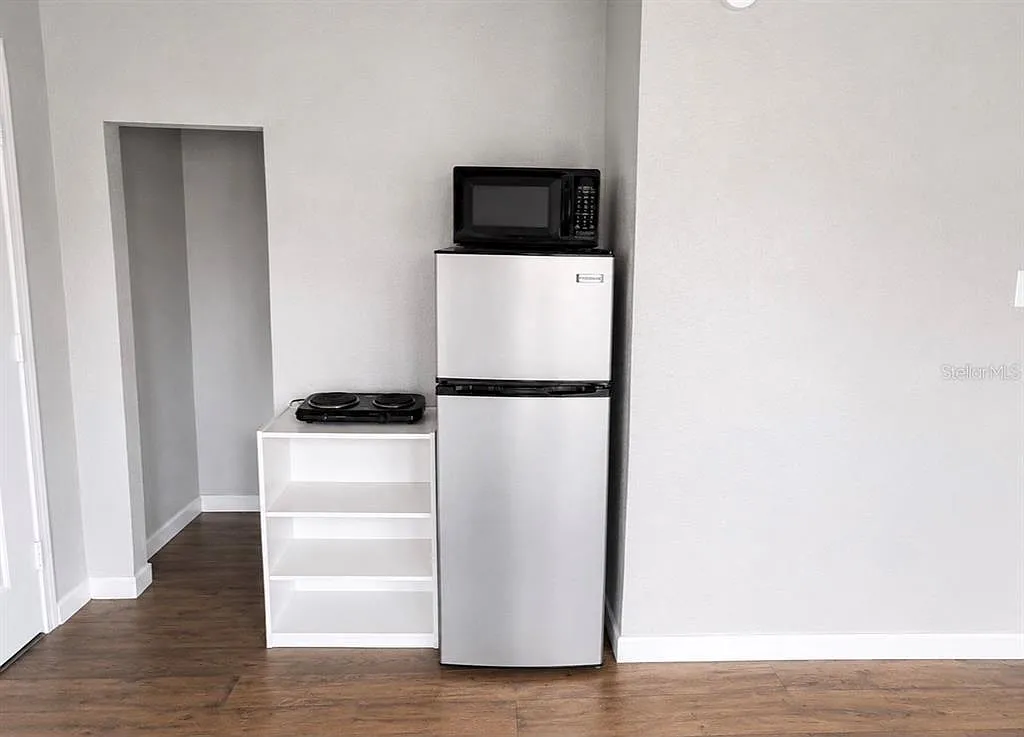 Studio, 1.0 bath, 210 sqft, $850 — Photo 4