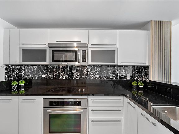 4th image of 244 Biscayne Blvd APT 1605