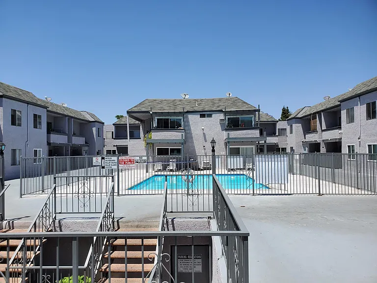 Gilmore Apartments - North Hollywood — Photo 2