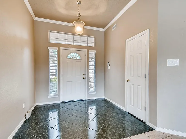 5930 River Bend Dr — Photo 5