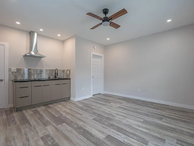 4202 Clay St #D — Photo 16