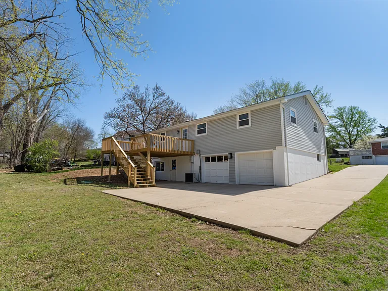 28 Misty Springs Cir — Photo 36