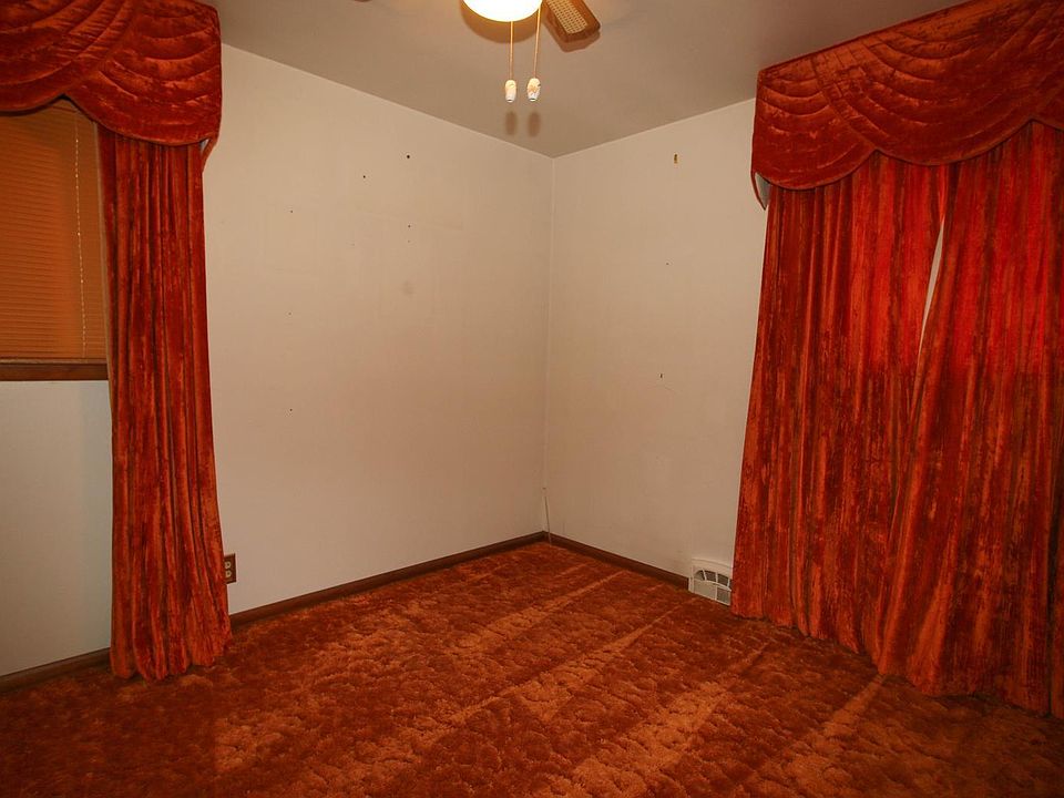 2nd image of 2004 Hyview Dr