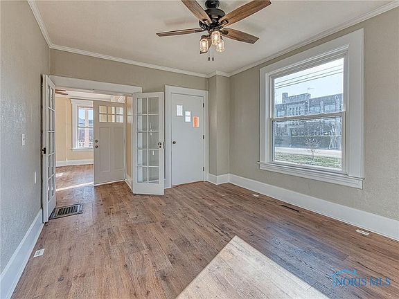 5th image of 115 E College Ave