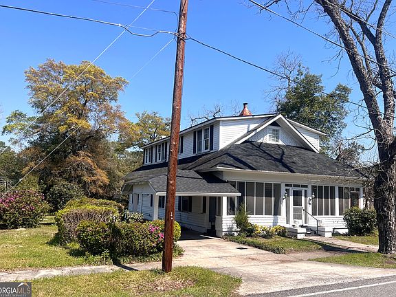 2nd image of 215 Bethel St