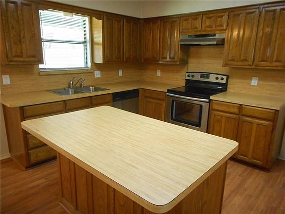 2nd image of 6305 Lotus Dr