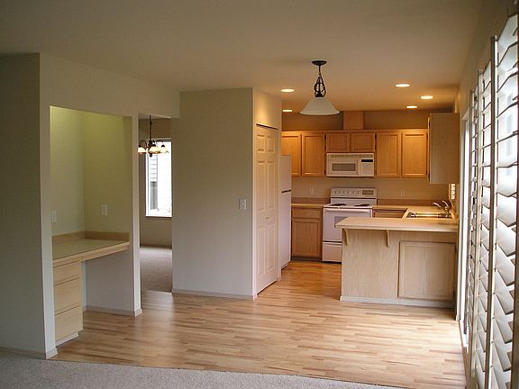 Bright sunny Kitchen 