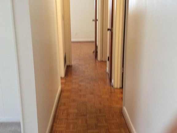 5th image of 4761 Glorianne Cir W