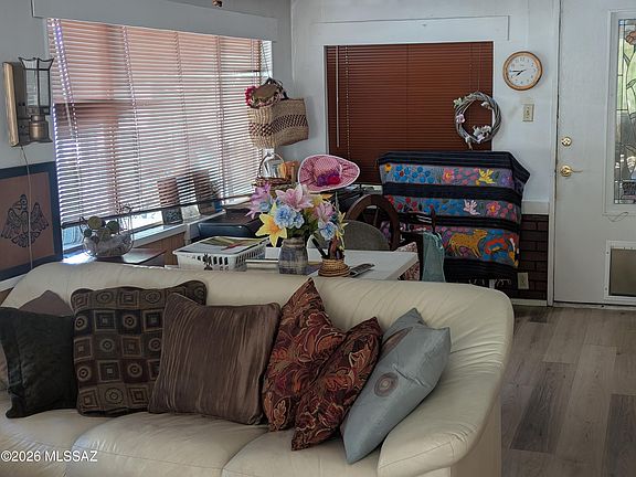 5th image of 141 W Rosa Dr