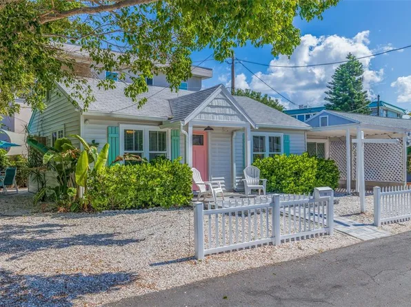 136 93rd Ave, Treasure Island, FL 33706