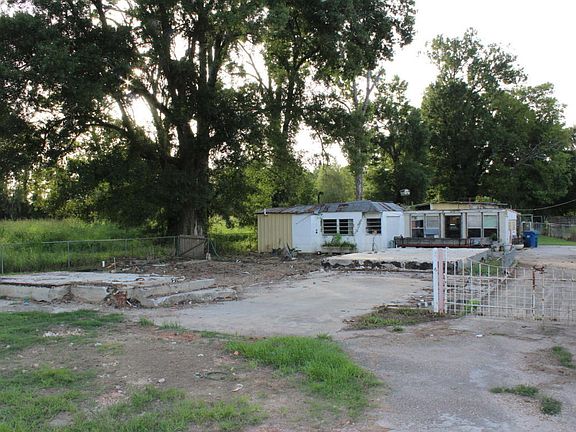 2nd image of 1913 Carmel Dr #0