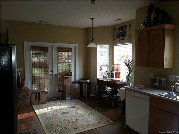 5th image of 104 Lakewood Circle Dr