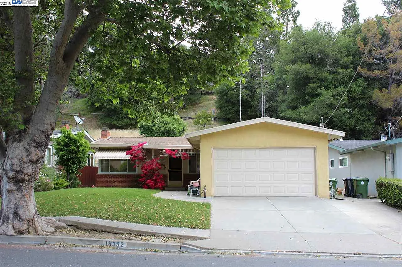 18352 Joseph Dr photo 1