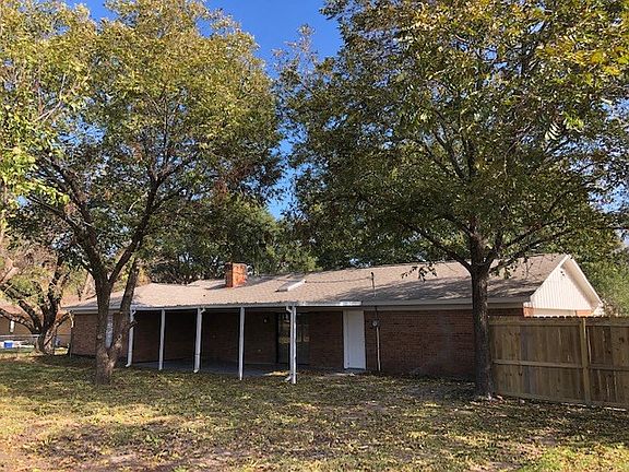 5th image of 1110 Royal Dr