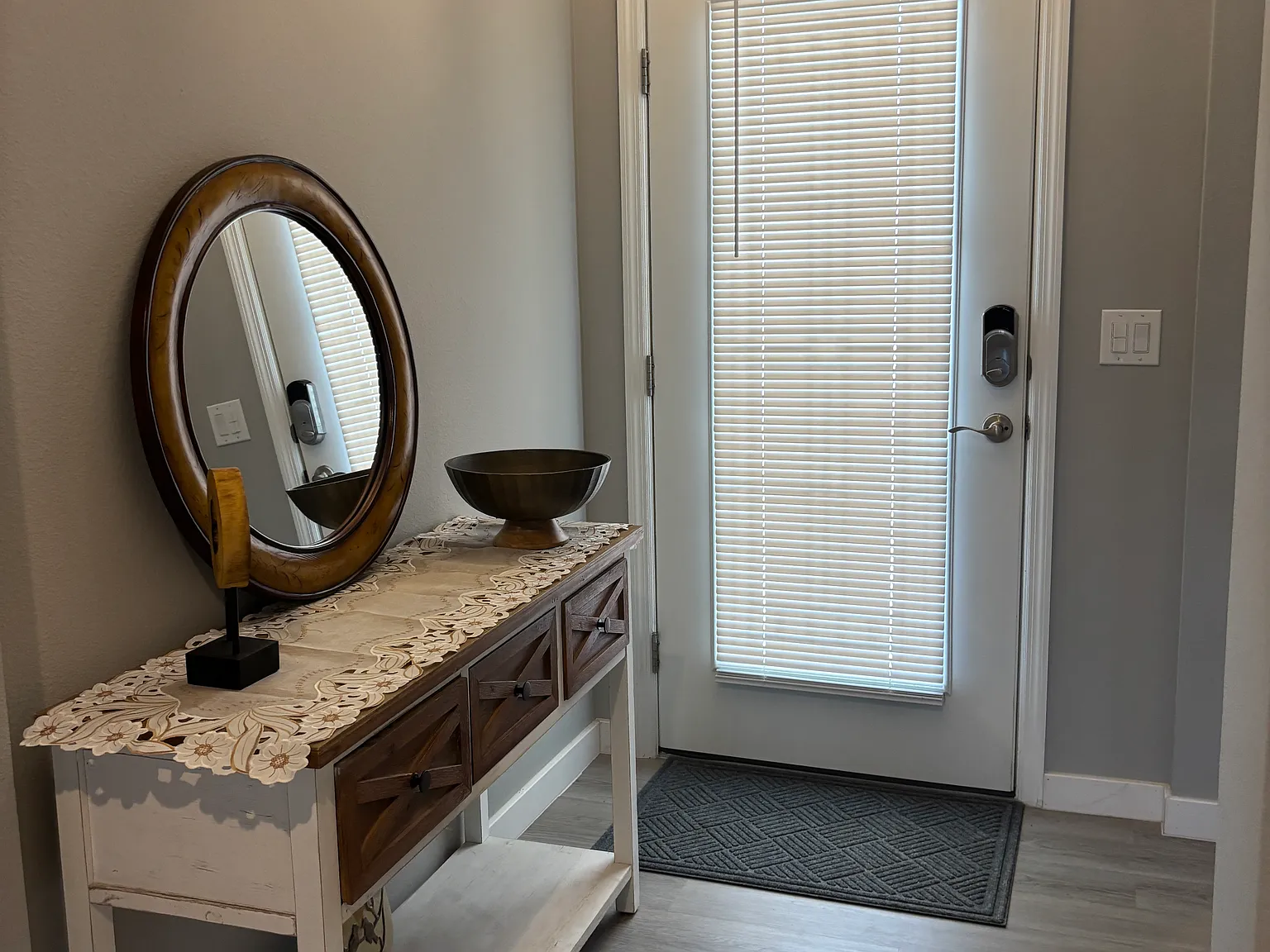 2 bed, 1368 sqft, $2,300 — Photo 2