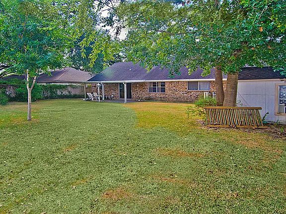 4th image of 406 N Pecan Dr