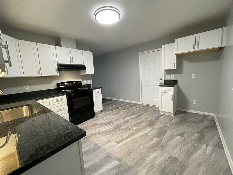 2815 Ravencroft Dr — Photo 7