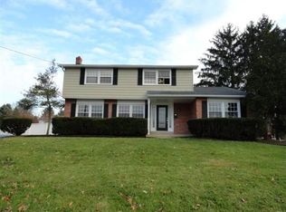 2001 Bridle Ln, Oreland, PA 19075