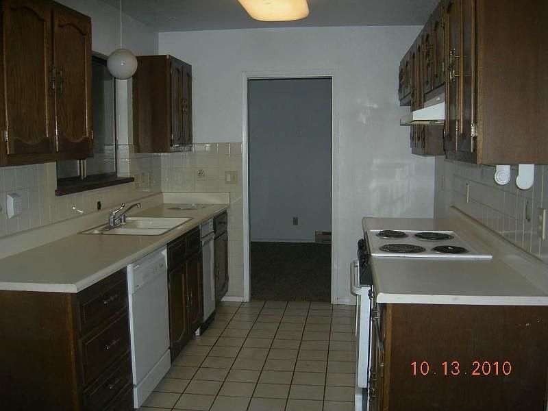 2nd image of 1605 W A Barr Rd