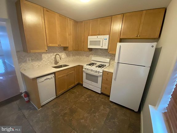 2nd image of 2013 E Huntingdon St #11