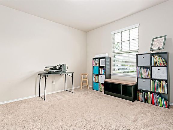 2nd image of 509 Hawthorn Dr