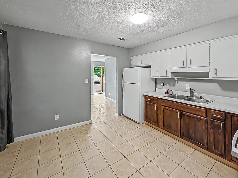 1007 Winton Ave #B — Photo 6