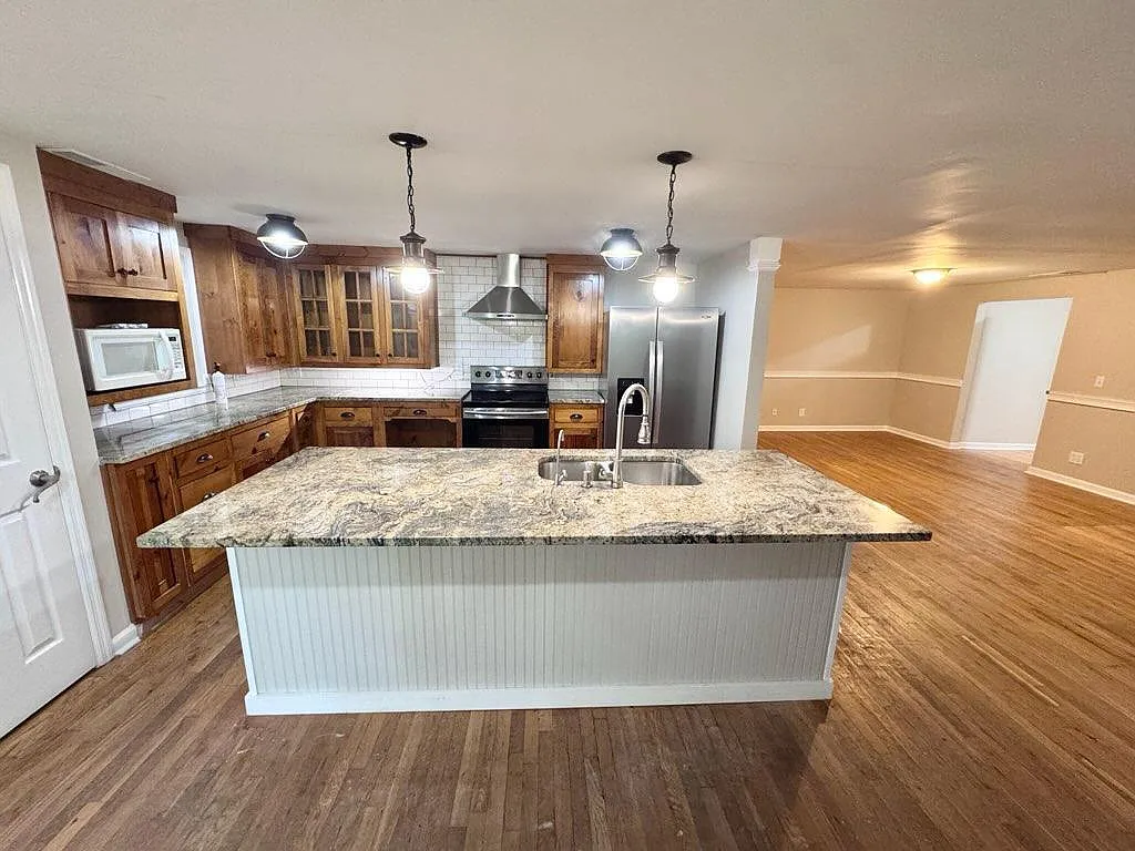 3835 Clubhouse Circle — Photo 4