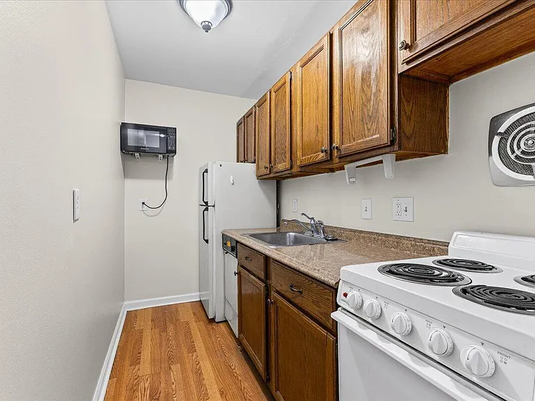 1531 Packard St #13 — Photo 5