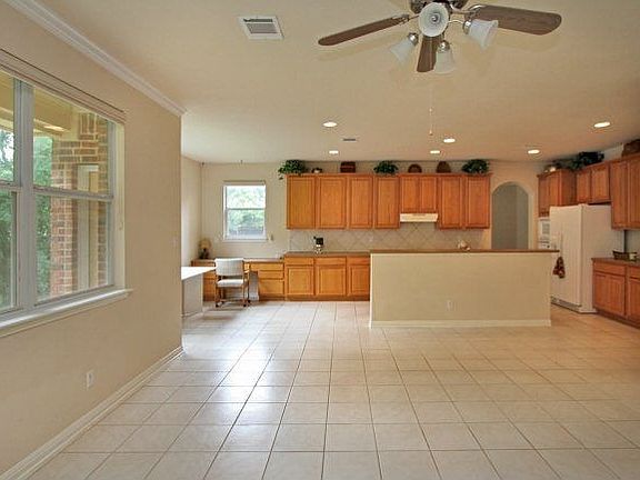 5th image of 1122 Walkers Way