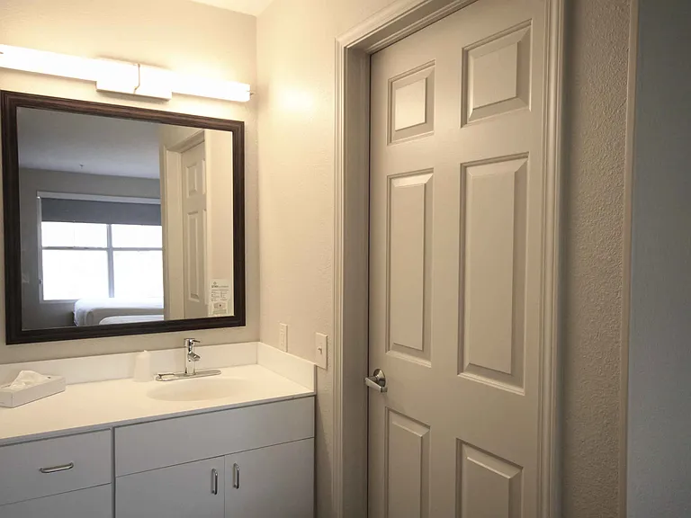 Deluxe Studio - 1 King Bed