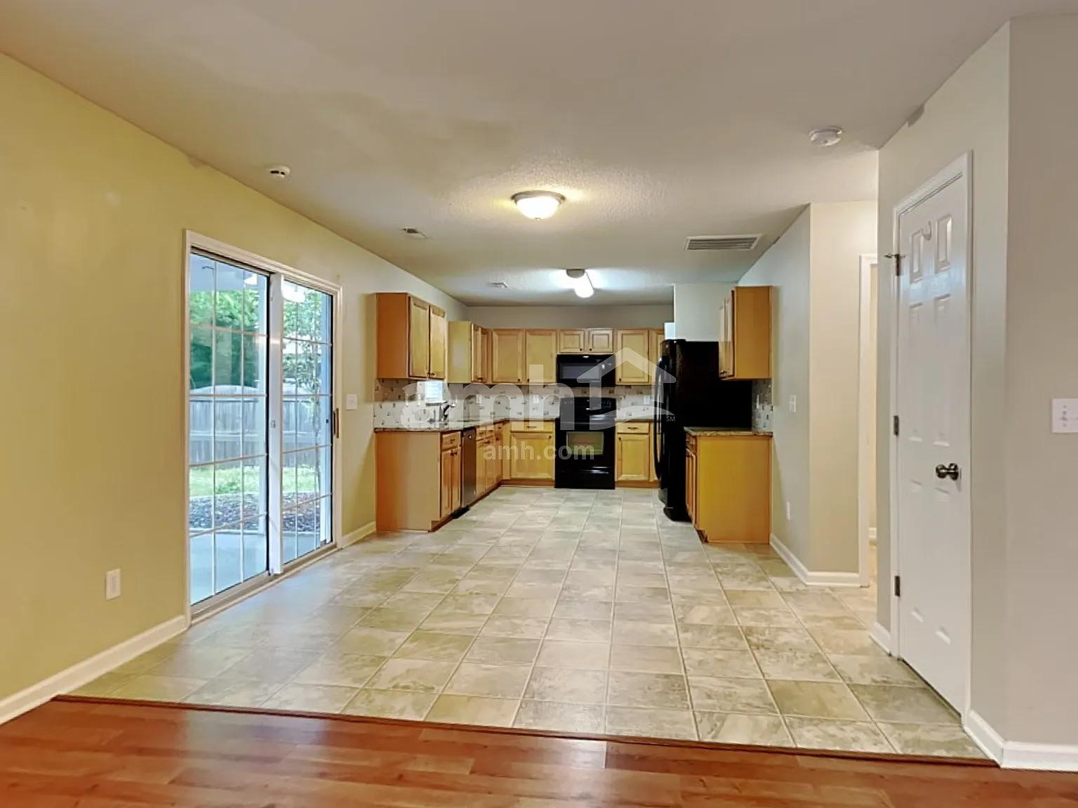 3 bed, 2.5 bath, 2294 sqft, $2,640 — Photo 4