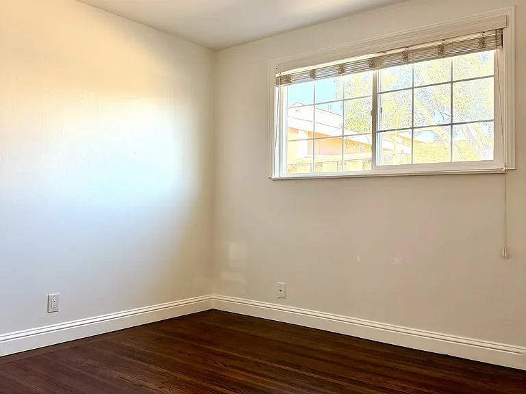 4121 Doane St — Photo 15
