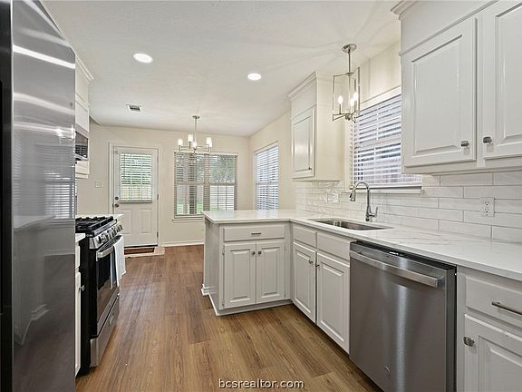 5th image of 1309 Fannin St