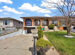 304 Celtic Dr, Hamilton, ON L8E 3S2