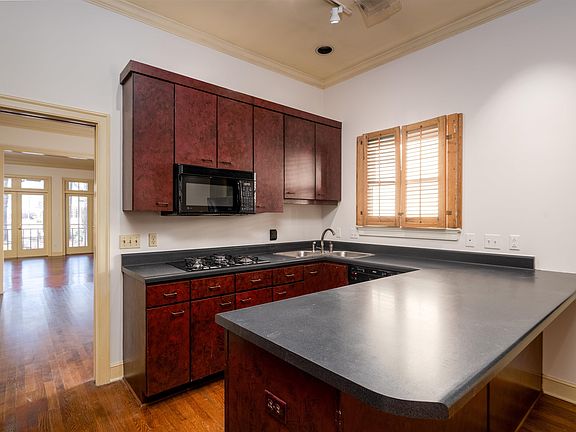 3rd image of 805 Harbor Isle Cir W