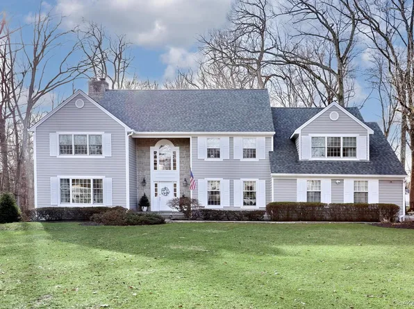 10 Dogwood Lane, West Nyack, NY 10994