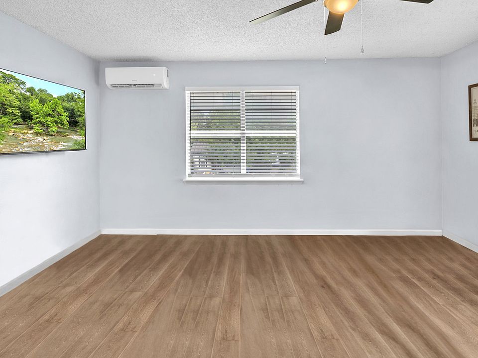Main Area, living room