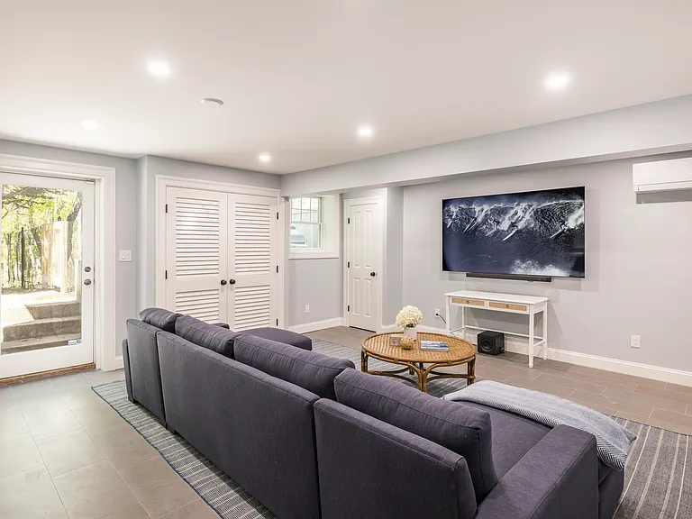 12 Cedar Ave — Photo 24