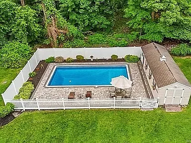37 Overlook Rd — Photo 3