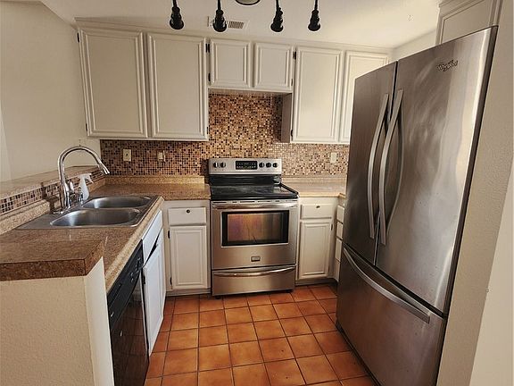 2nd image of 2551 Kings View Cir