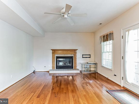 2nd image of 43982 Autumnwood Ln