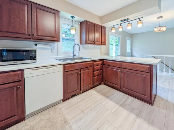 2601 Brookview Dr, Burnsville, MN 55337