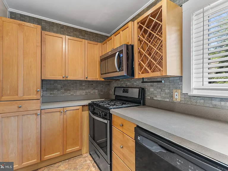 11611 Vantage Hill Rd #11B — Photo 8