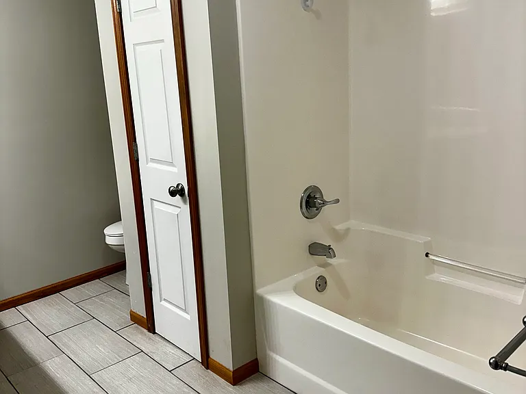 8100 E Mount Hope Rd — Photo 21