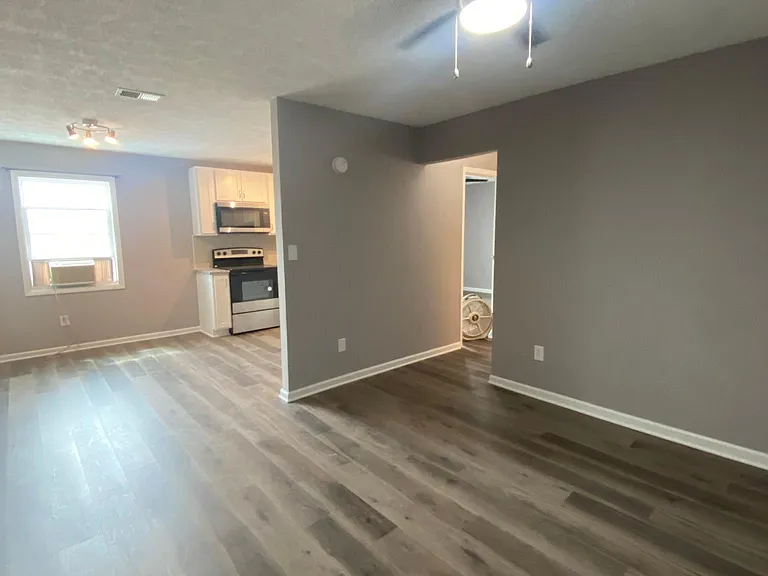 220 Geri Ln #D — Photo 3
